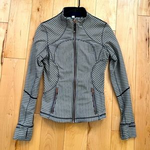 Lululemon Striped Navy Forme Jacket EUC Size 6